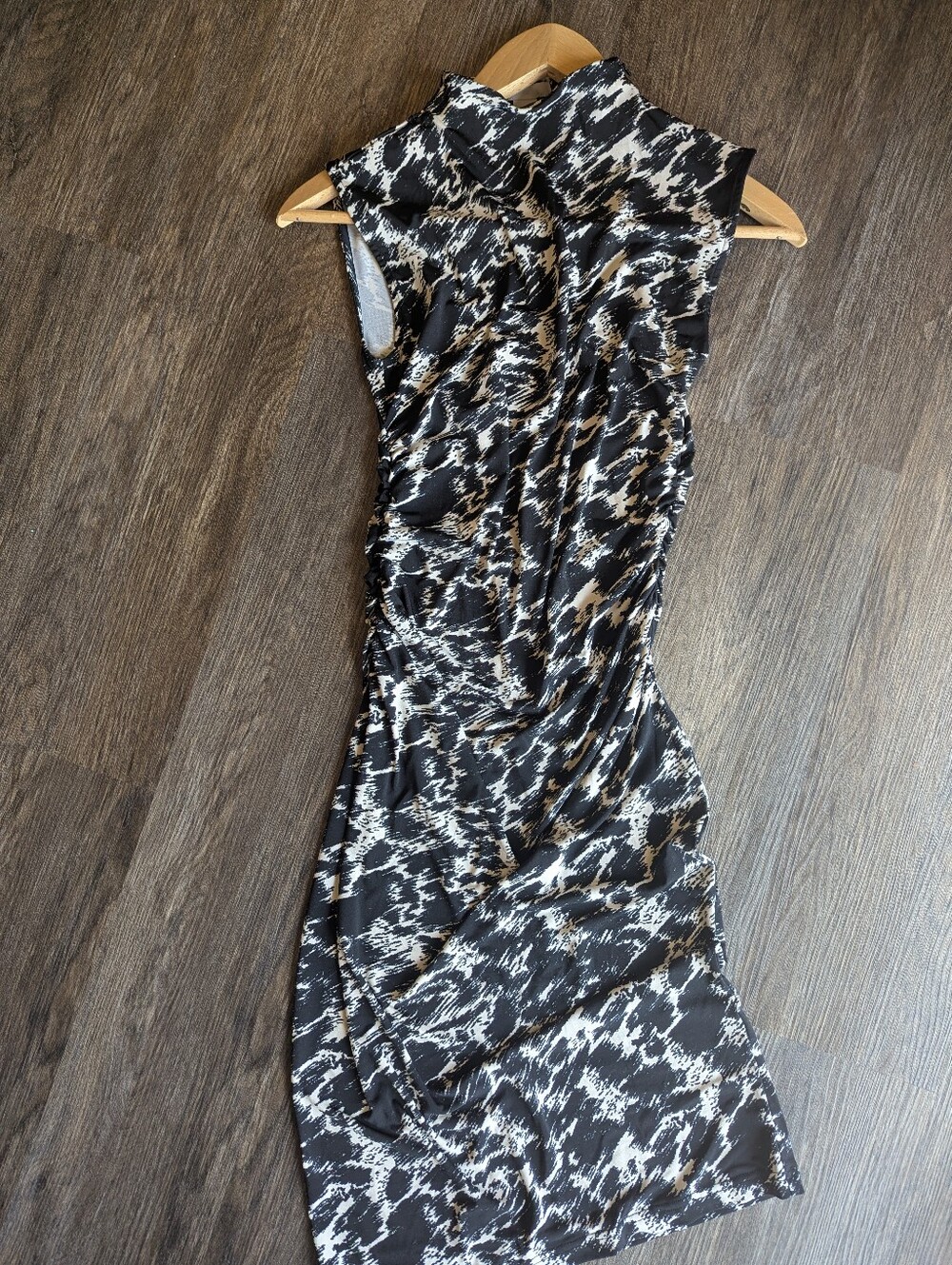 H&M Black and White Sleeveless Patterned Dress